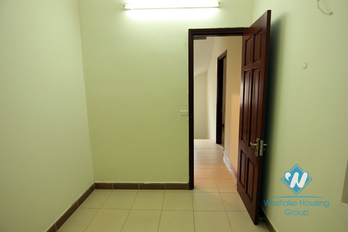 Cheap unfurnished 4 bedrooms for rent in Tayho area 
